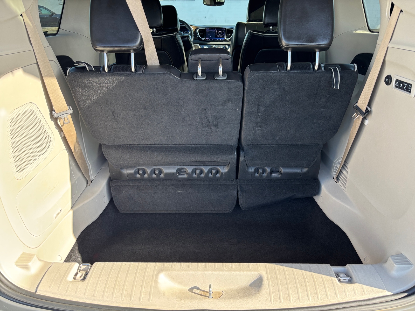 Thumbnail: 2022 Chrysler Pacifica - 5