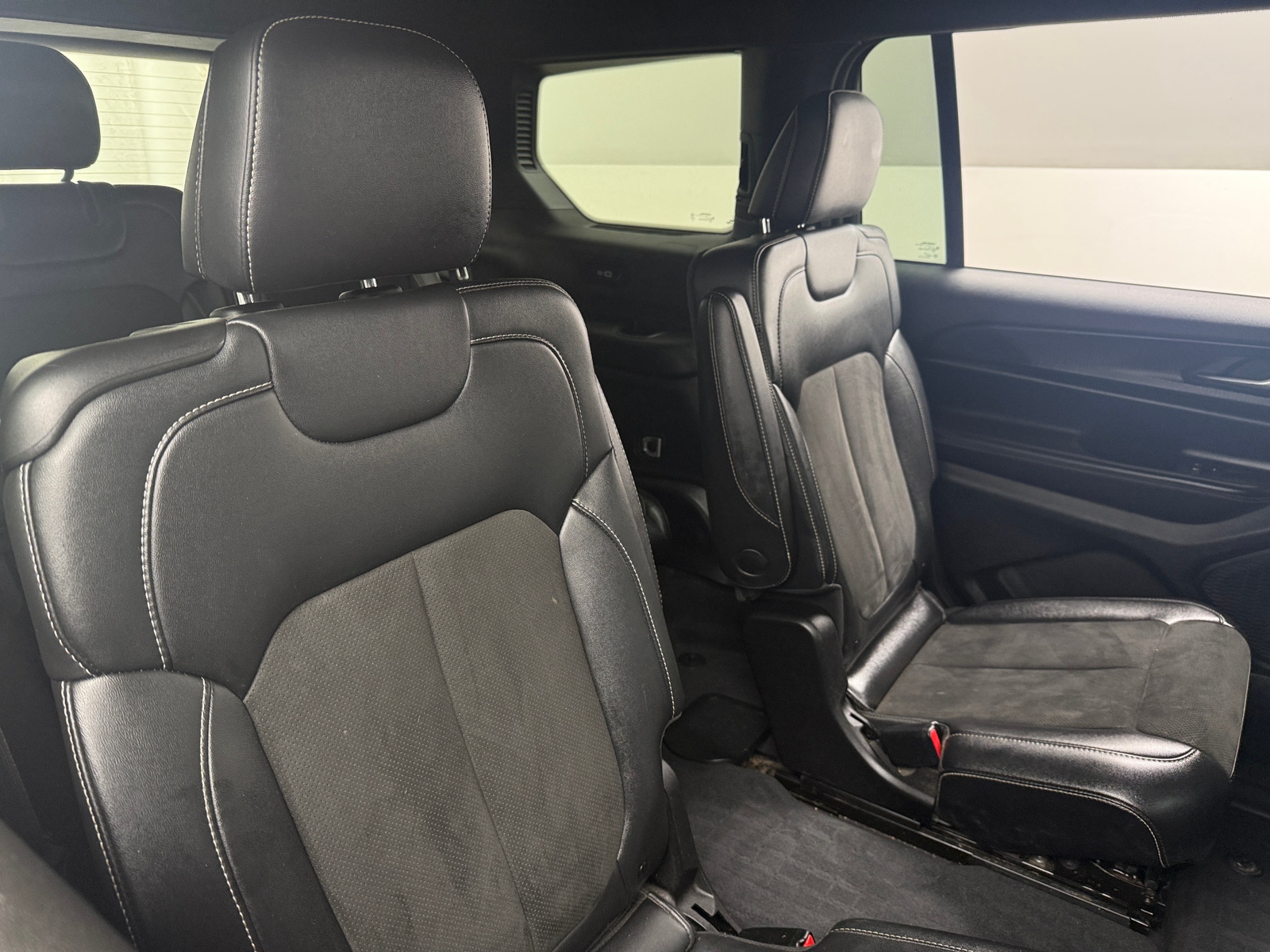 Thumbnail: 2023 Jeep Grand Cherokee L - 5