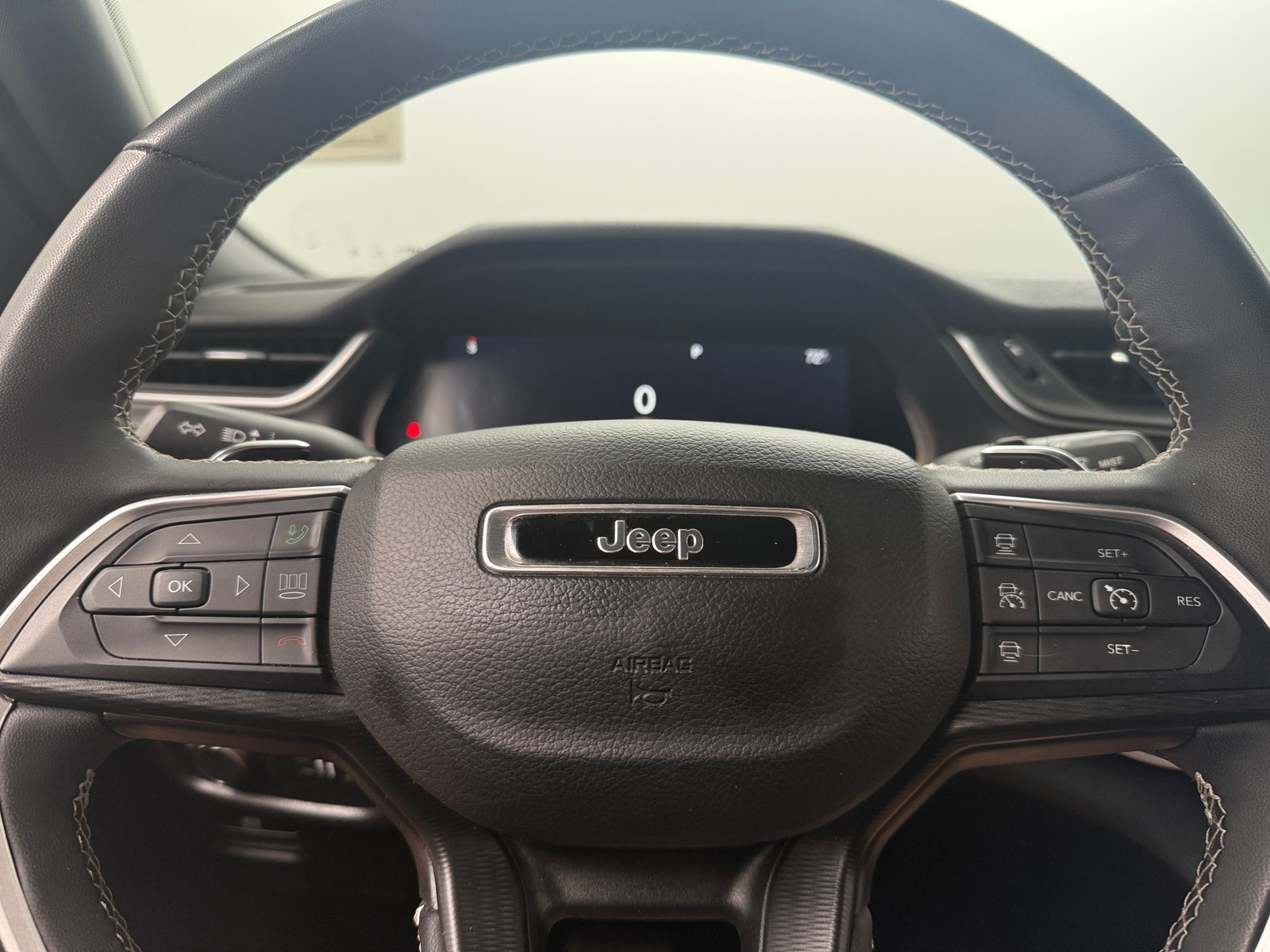 Thumbnail: 2023 Jeep Grand Cherokee L - 4