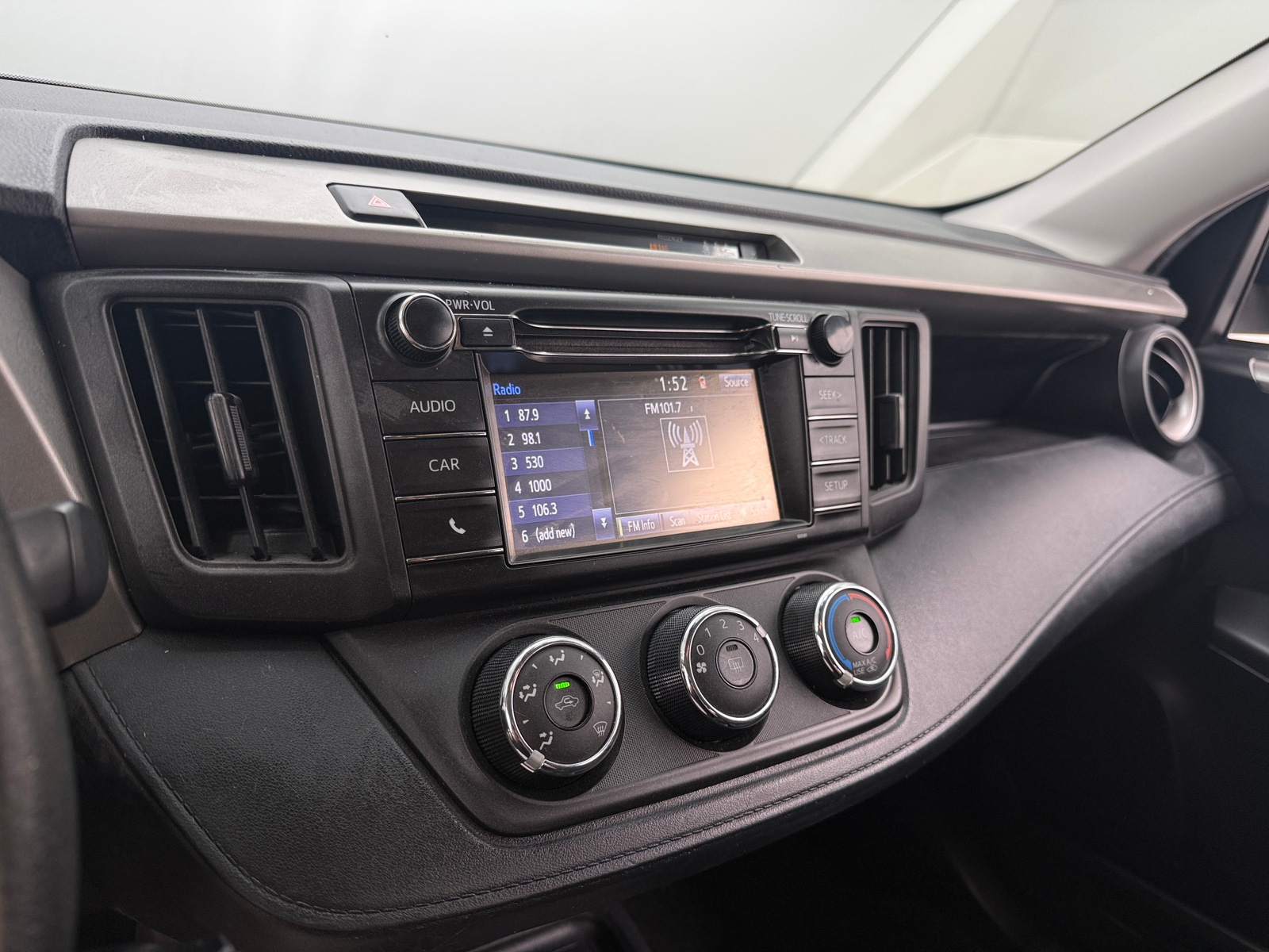 Thumbnail: 2018 Toyota RAV4 - 4