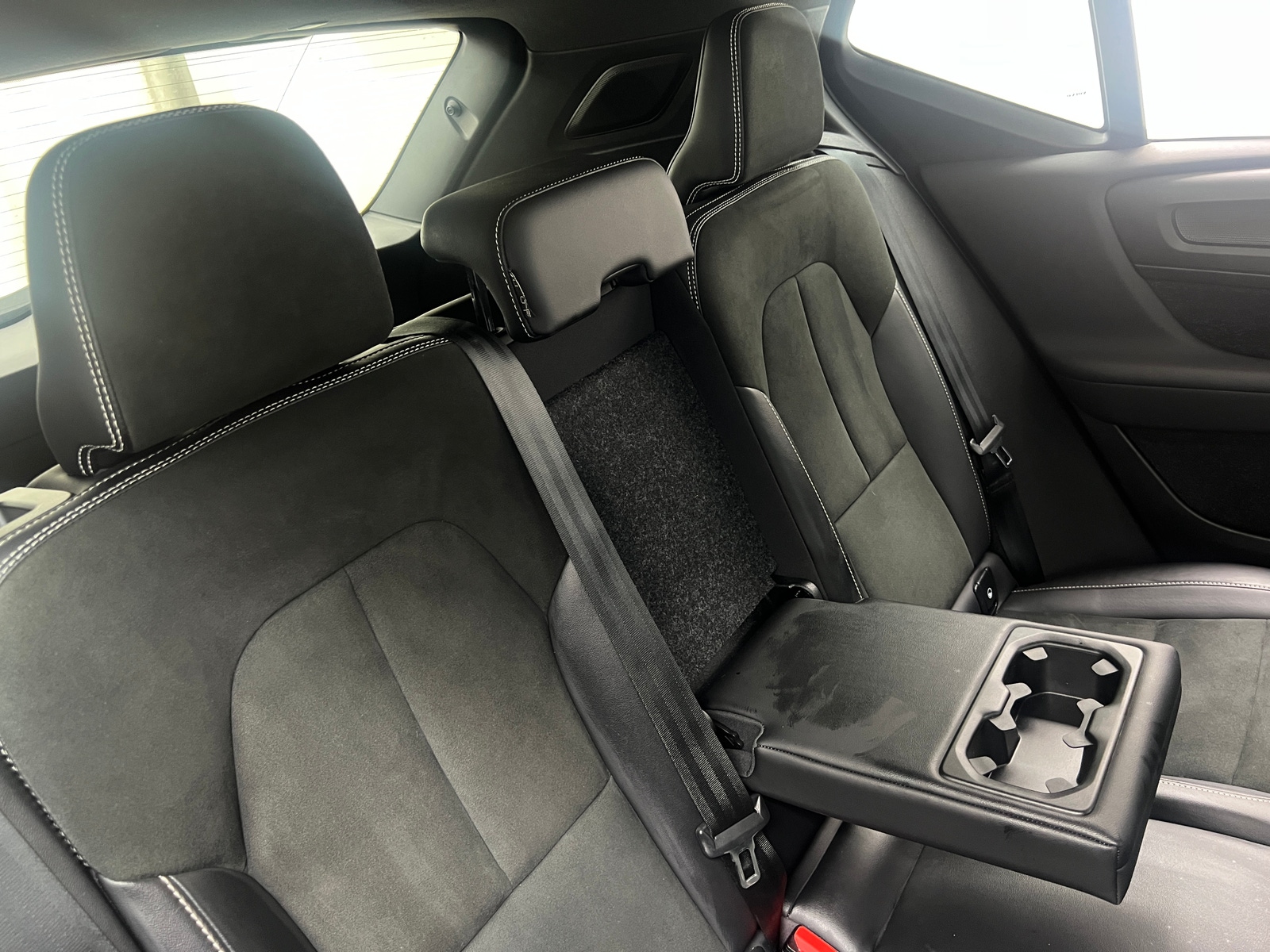 Thumbnail: 2022 Volvo XC40 - 5