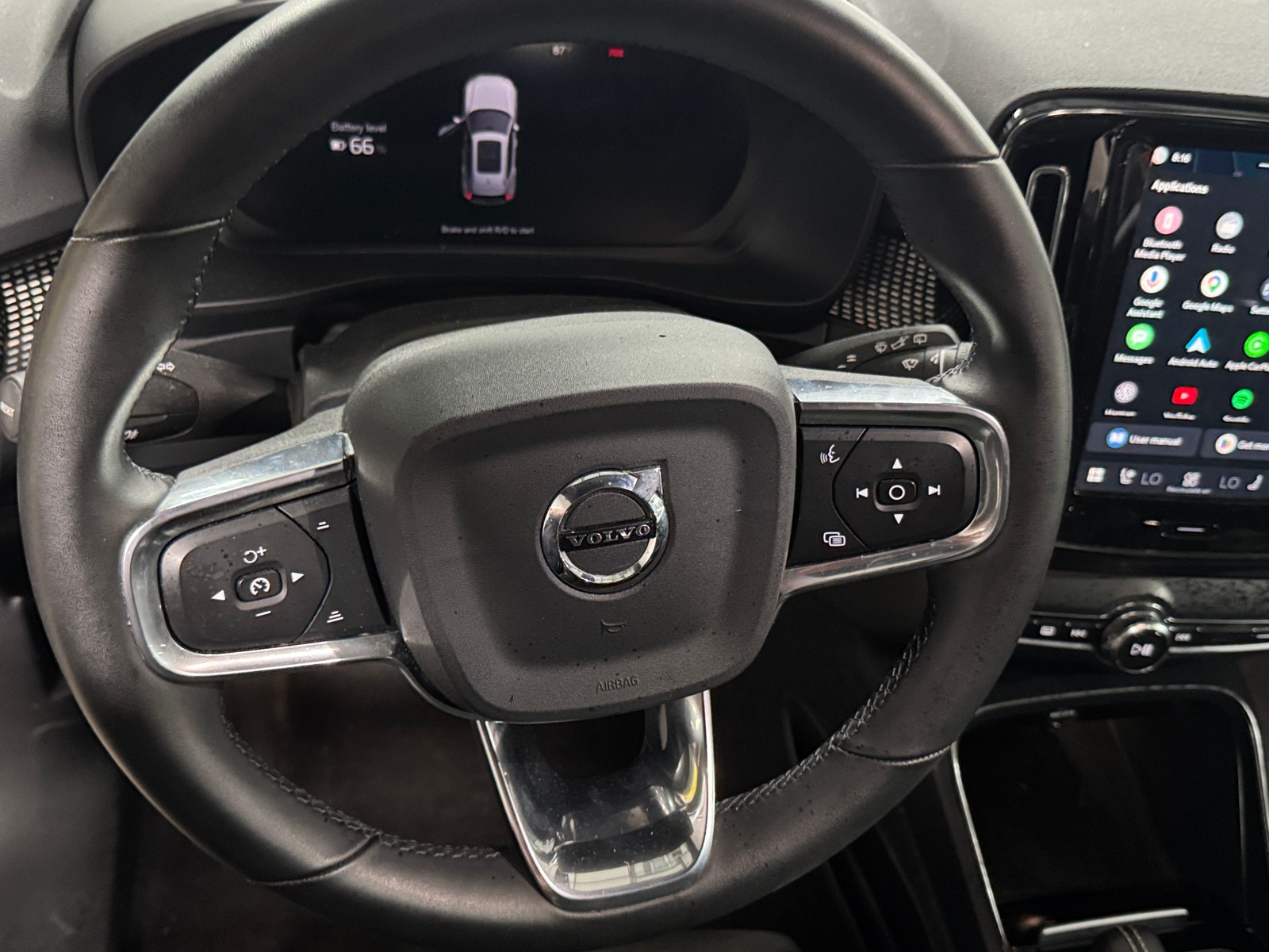 Thumbnail: 2022 Volvo XC40 - 4