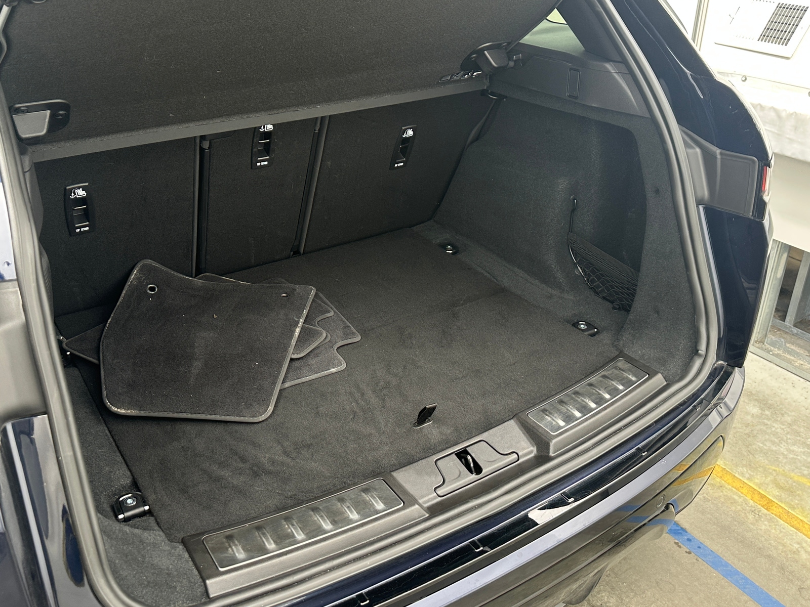 Thumbnail: 2023 Land Rover Range Rover Evoque - 6