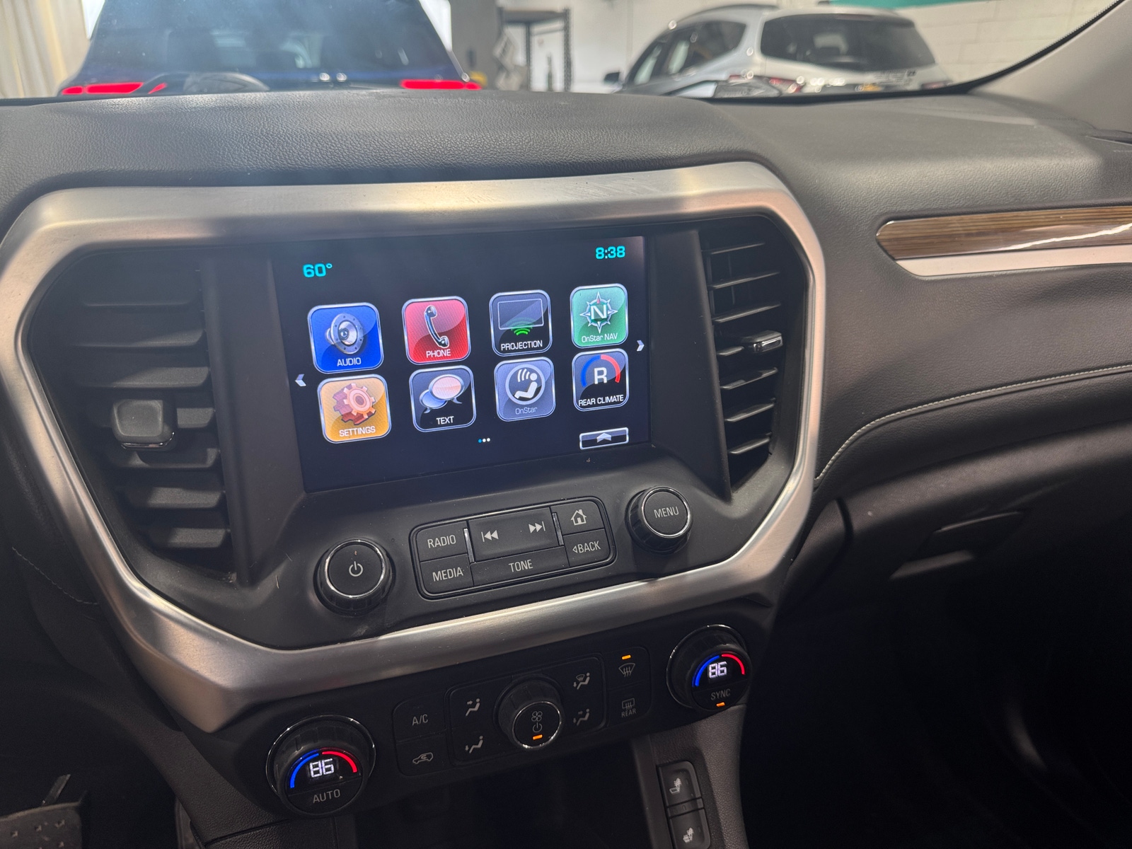 Thumbnail: 2018 GMC Acadia - 4