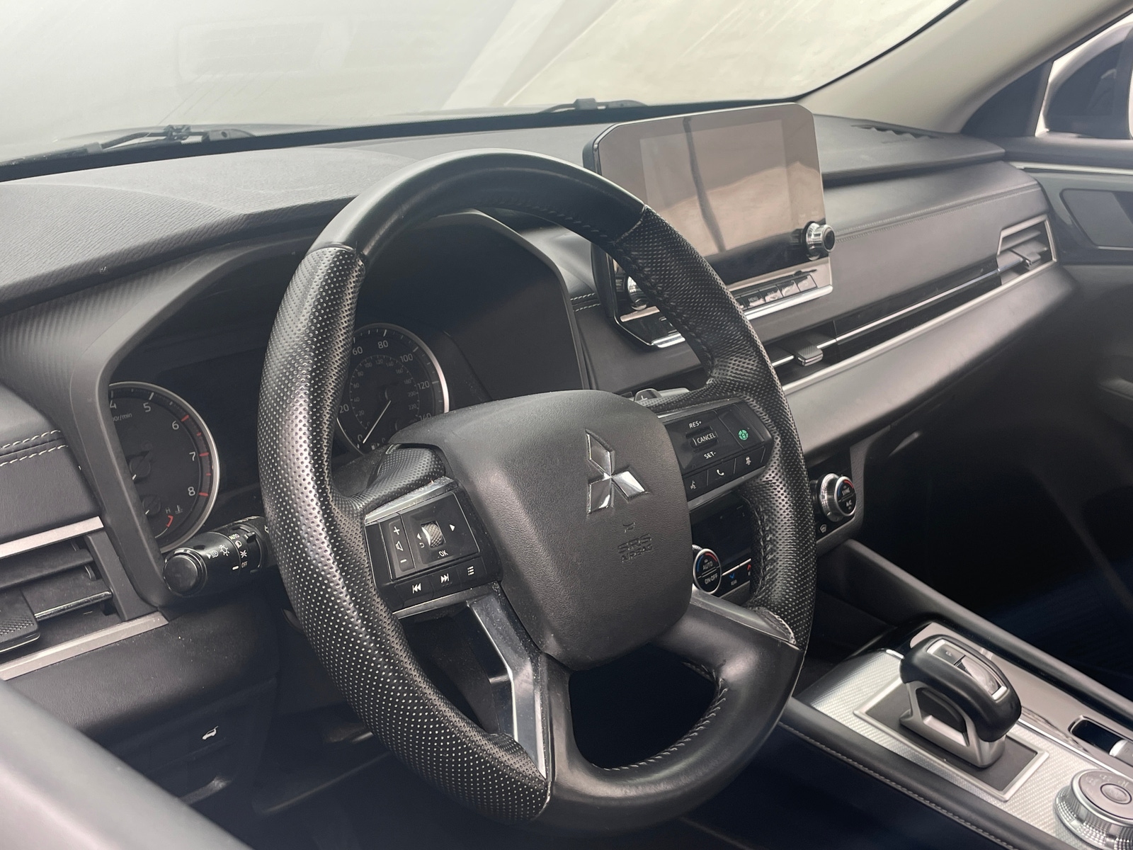 Thumbnail: 2022 Mitsubishi Outlander - 4