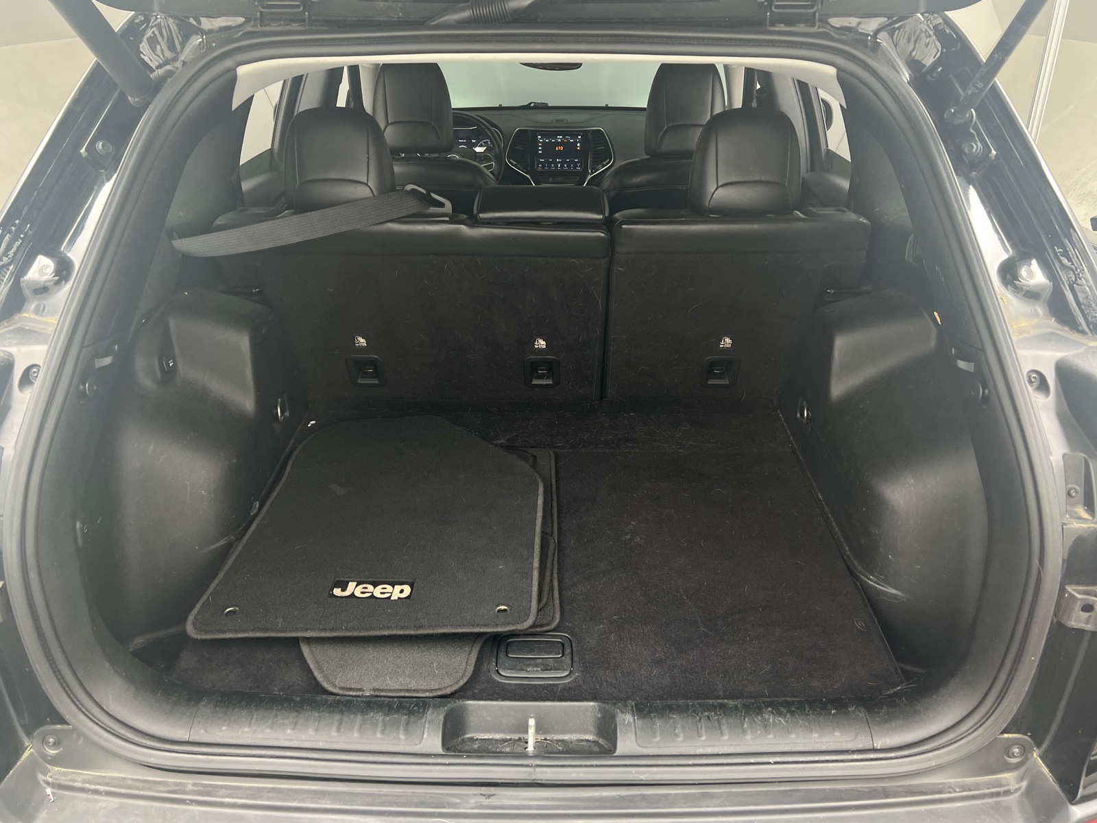 Thumbnail: 2019 Jeep Cherokee - 6