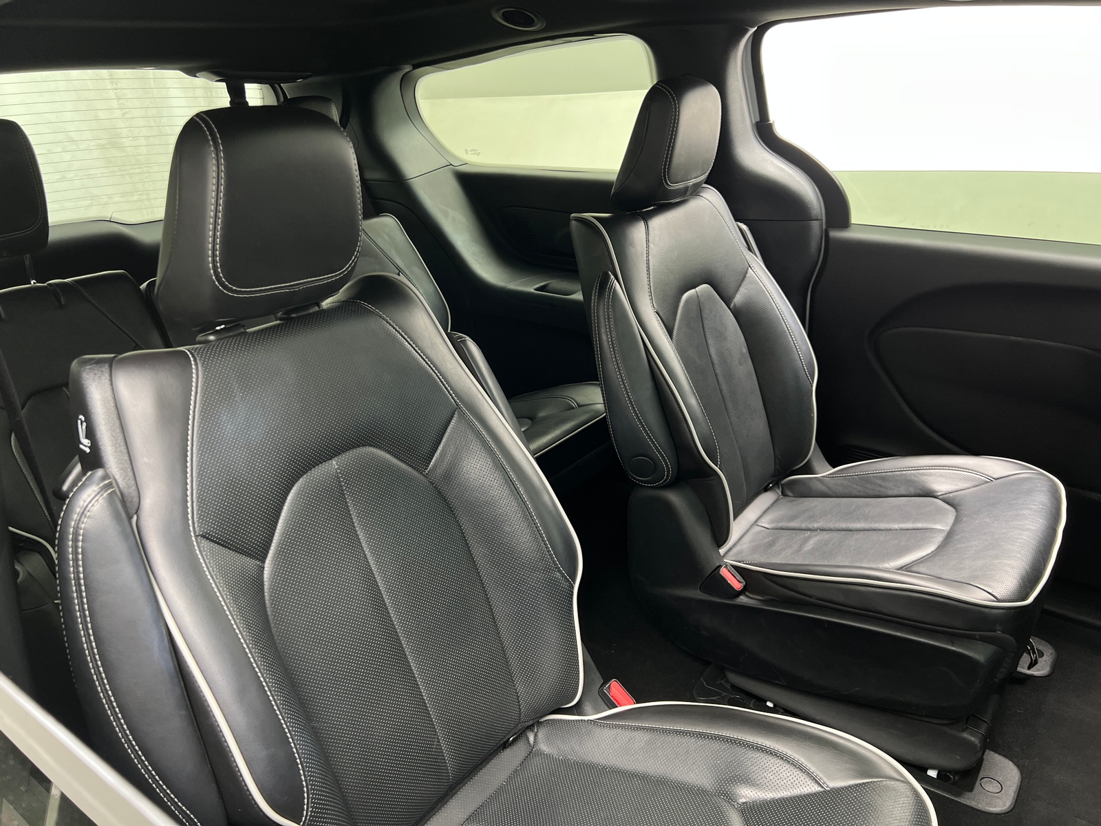Thumbnail: 2023 Chrysler Pacifica - 5