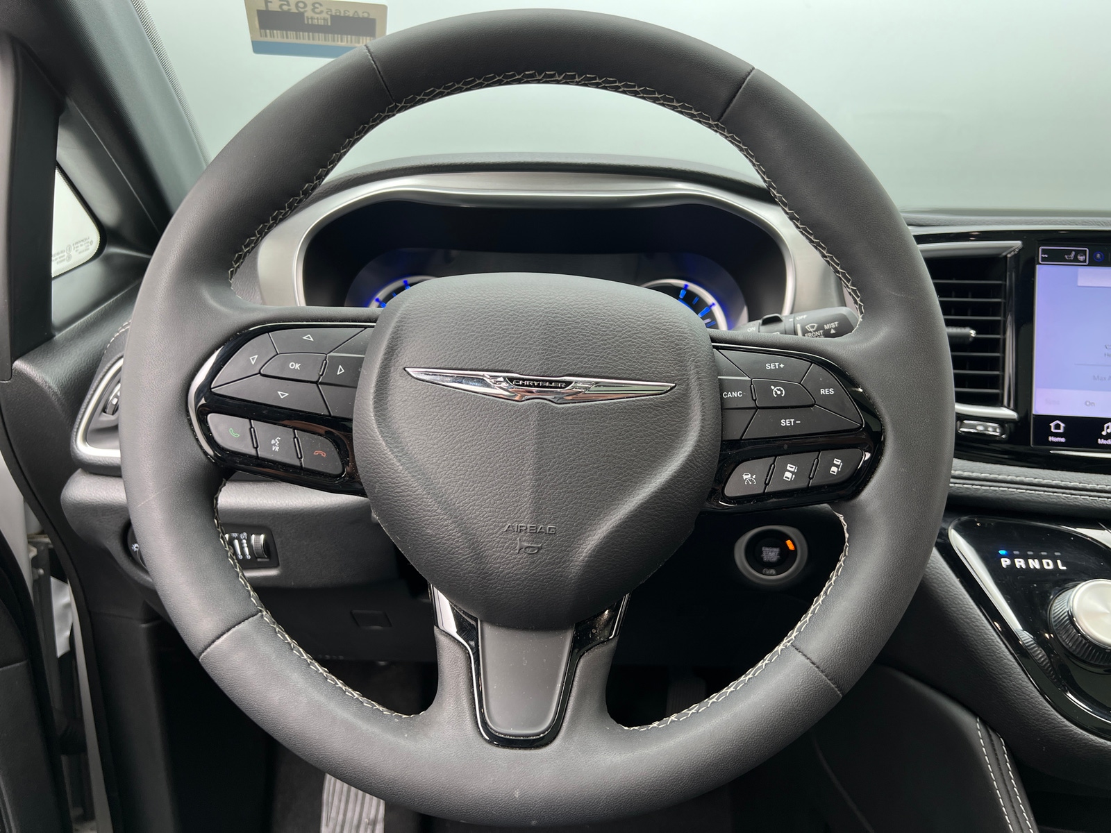 Thumbnail: 2023 Chrysler Pacifica - 4