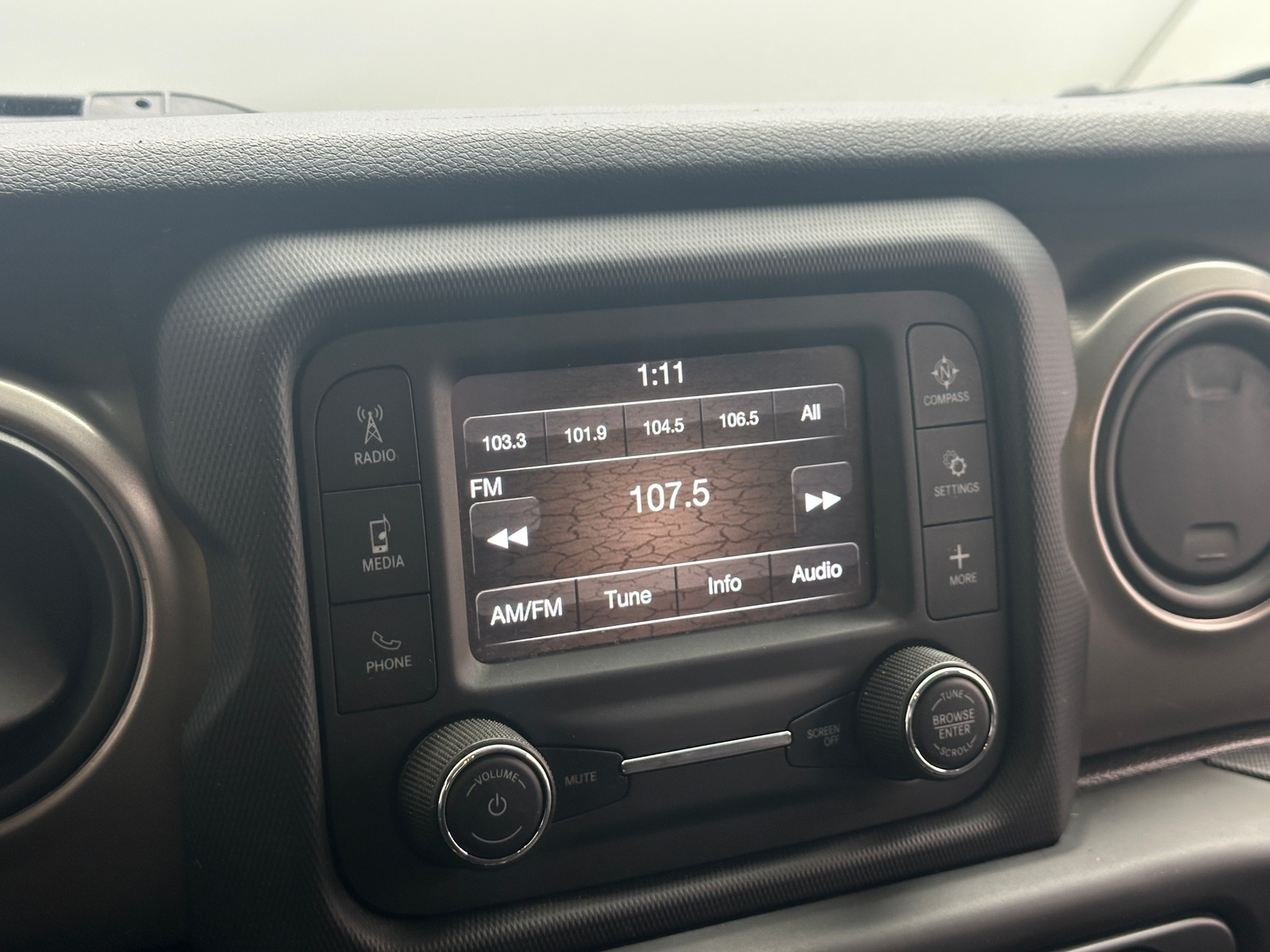 Thumbnail: 2020 Jeep Gladiator - 4