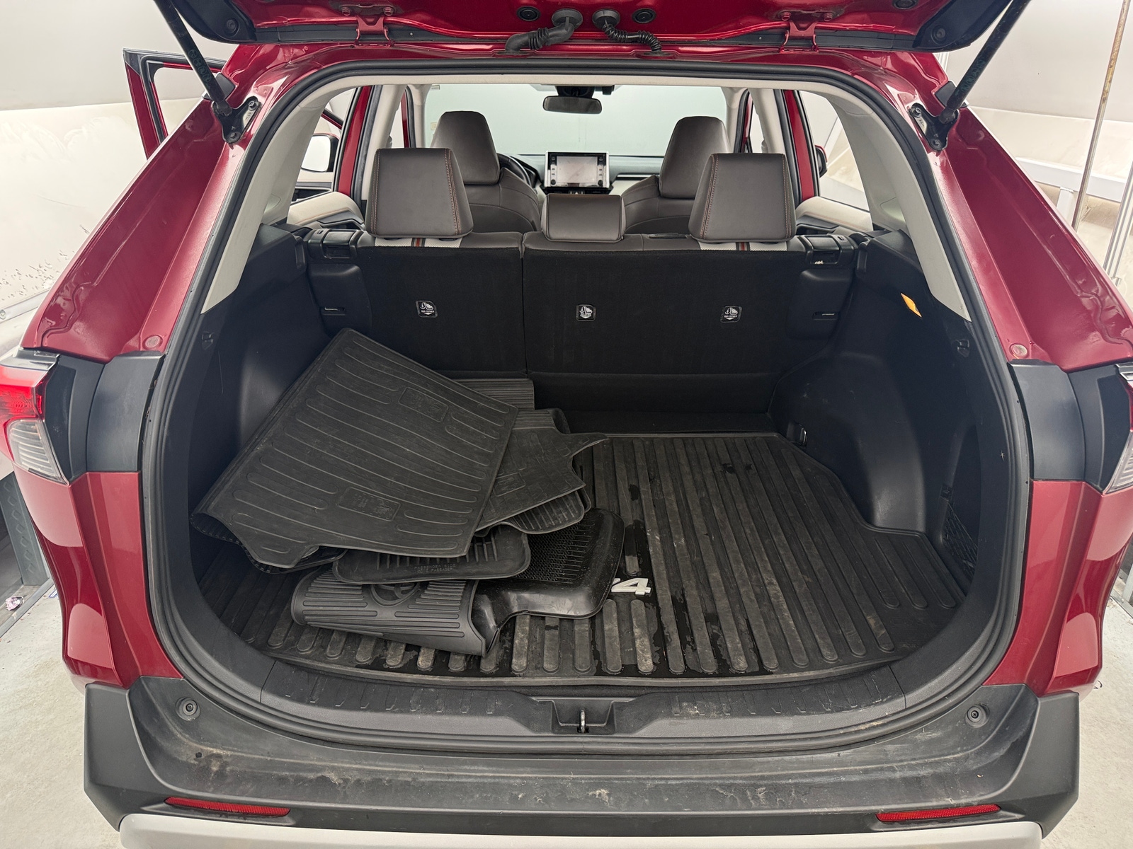 Thumbnail: 2020 Toyota RAV4 - 6