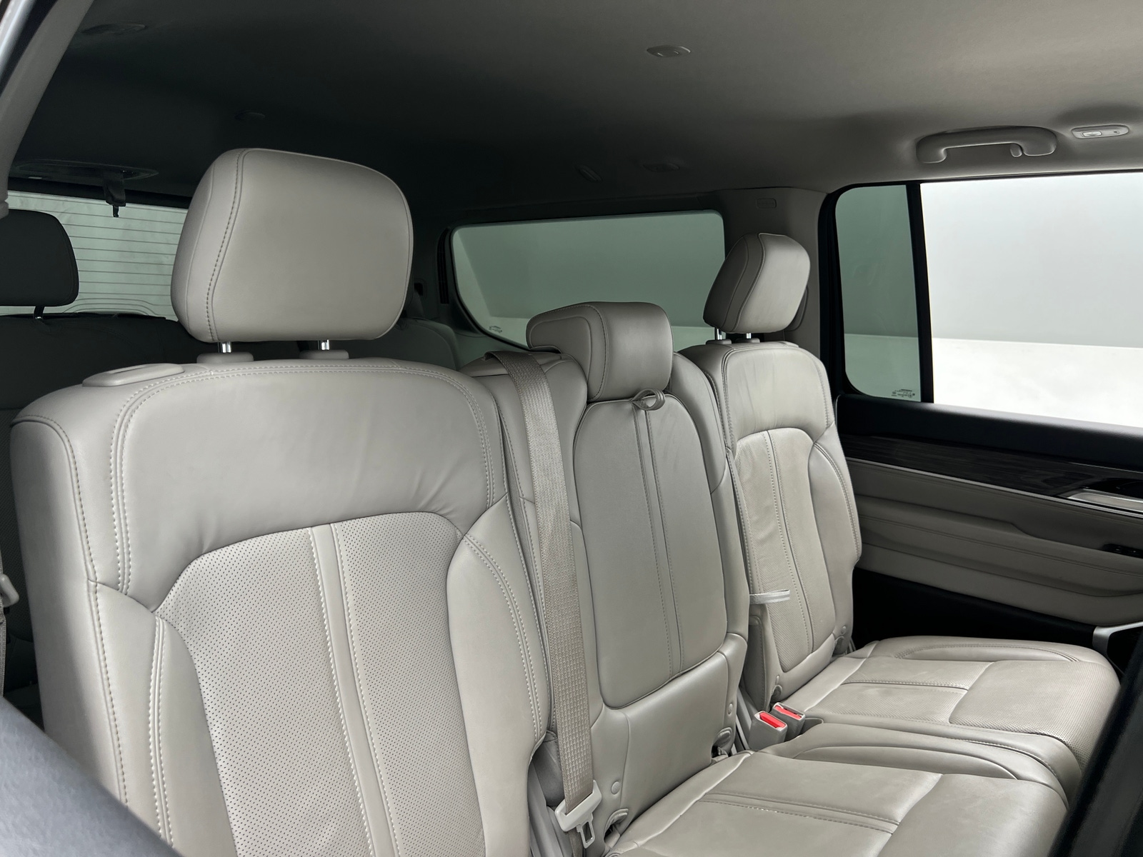 Thumbnail: 2022 Jeep Wagoneer - 5