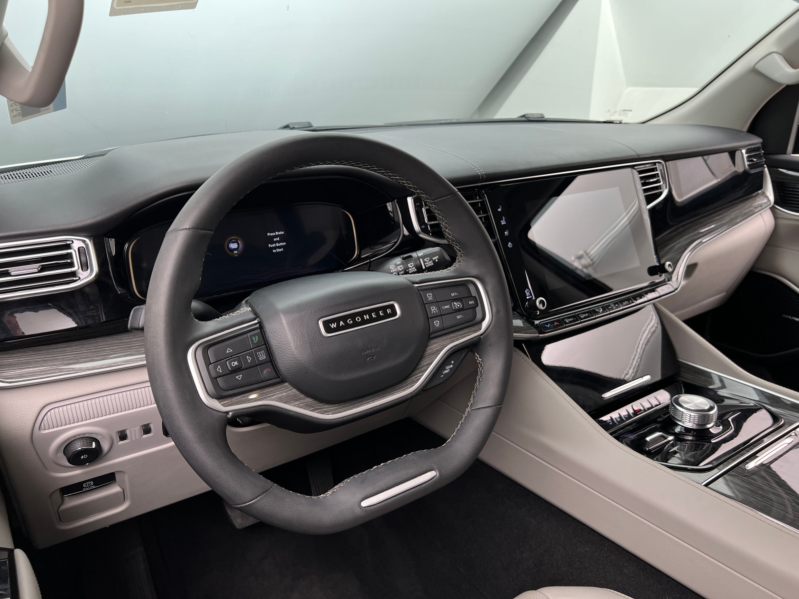 Thumbnail: 2022 Jeep Wagoneer - 4