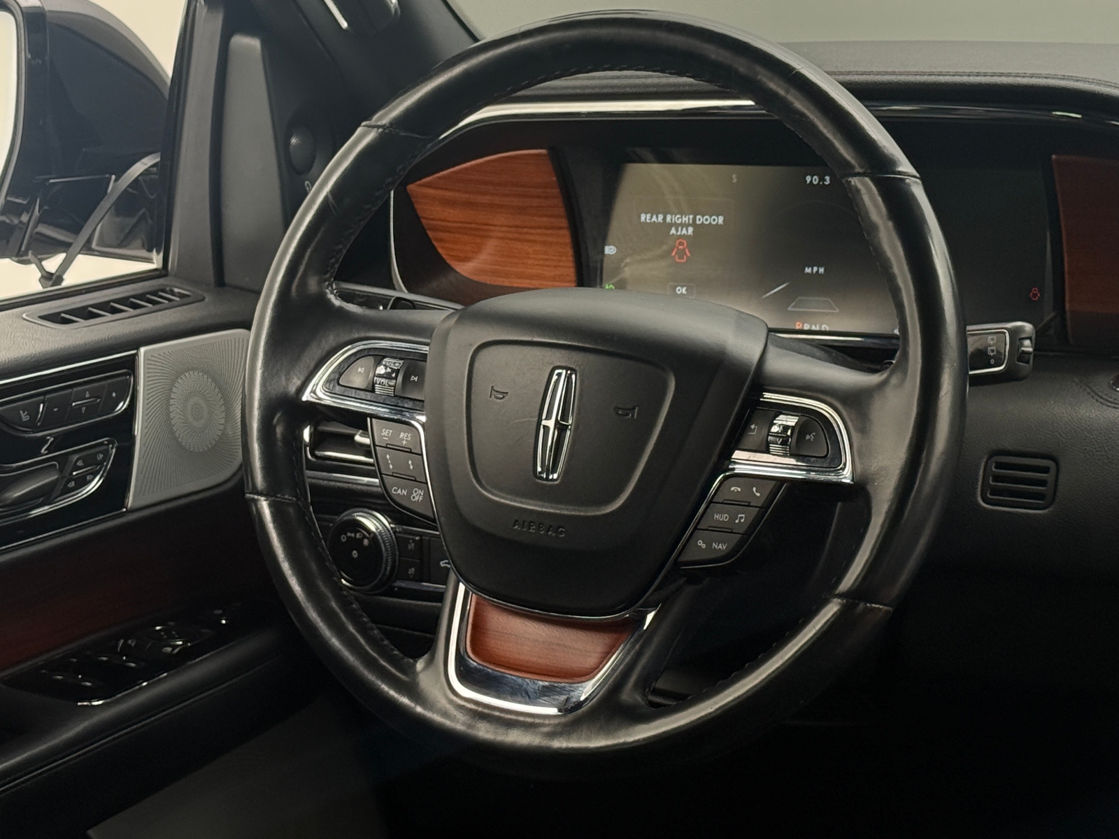 Thumbnail: 2020 Lincoln Navigator - 4