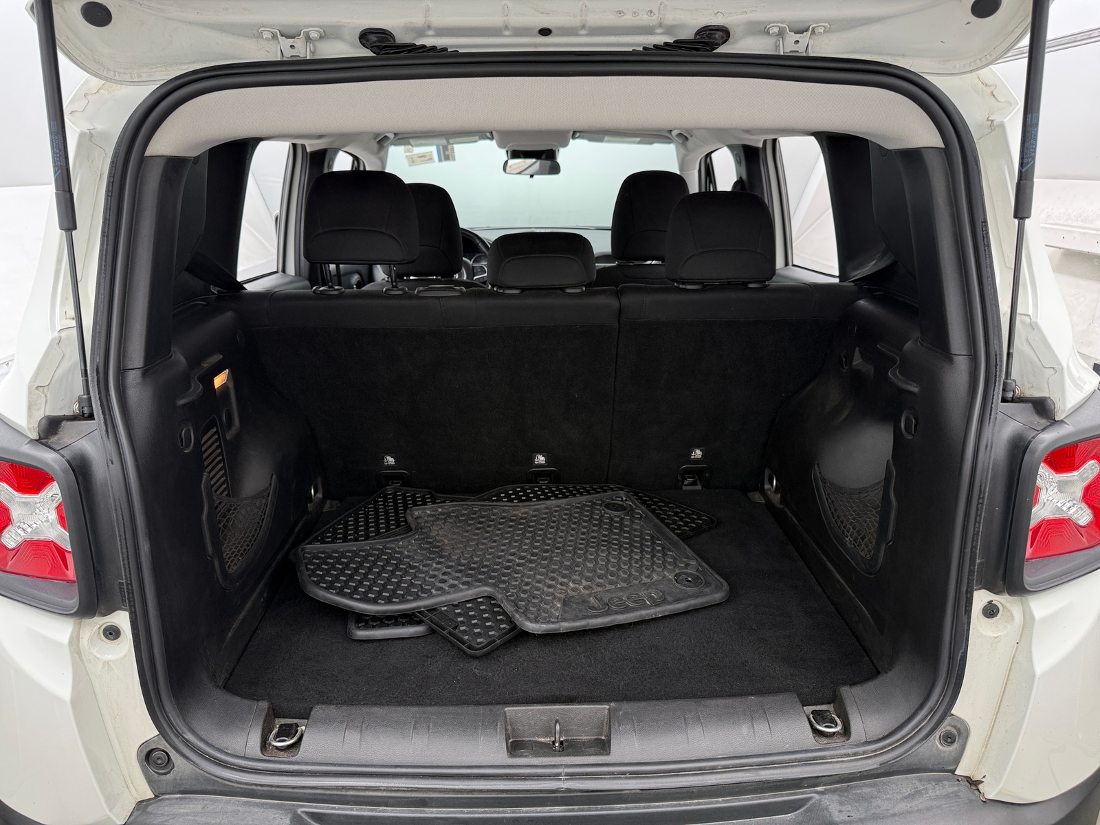 Thumbnail: 2019 Jeep Renegade - 7