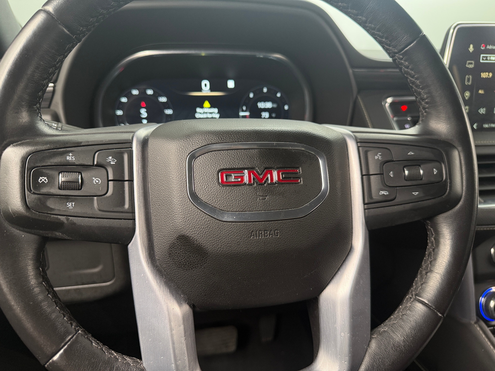 Thumbnail: 2023 GMC Yukon XL - 4