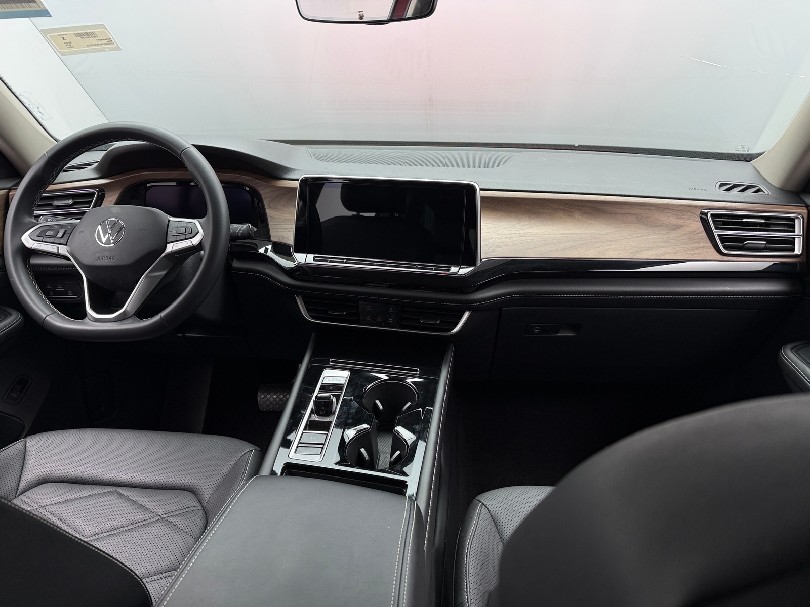 Thumbnail: 2024 Volkswagen Atlas - 2