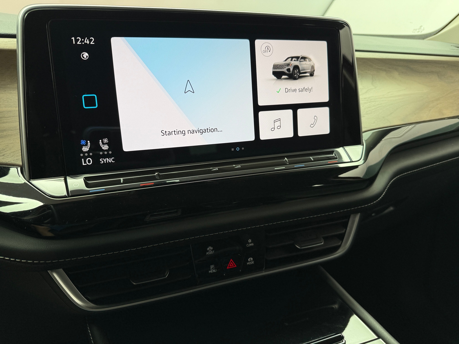 Thumbnail: 2024 Volkswagen Atlas - 3