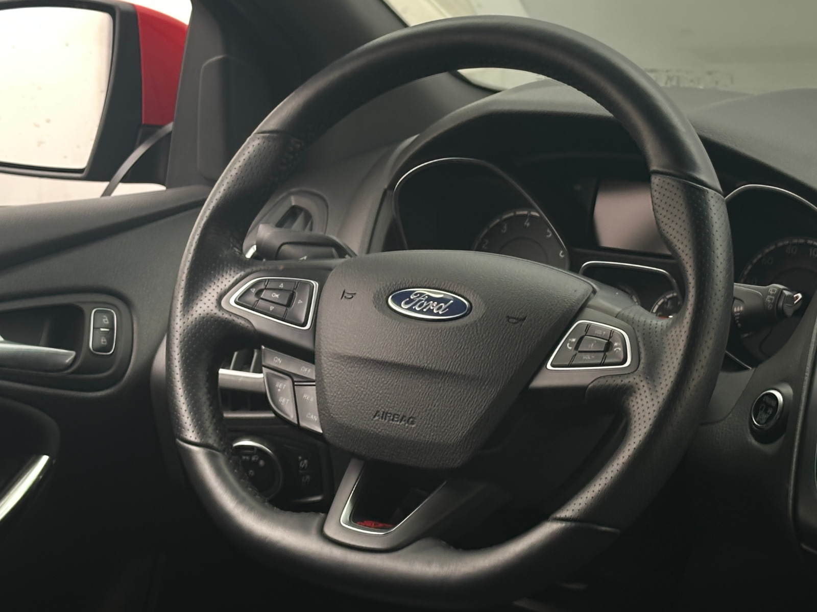 Thumbnail: 2015 Ford Focus - 4