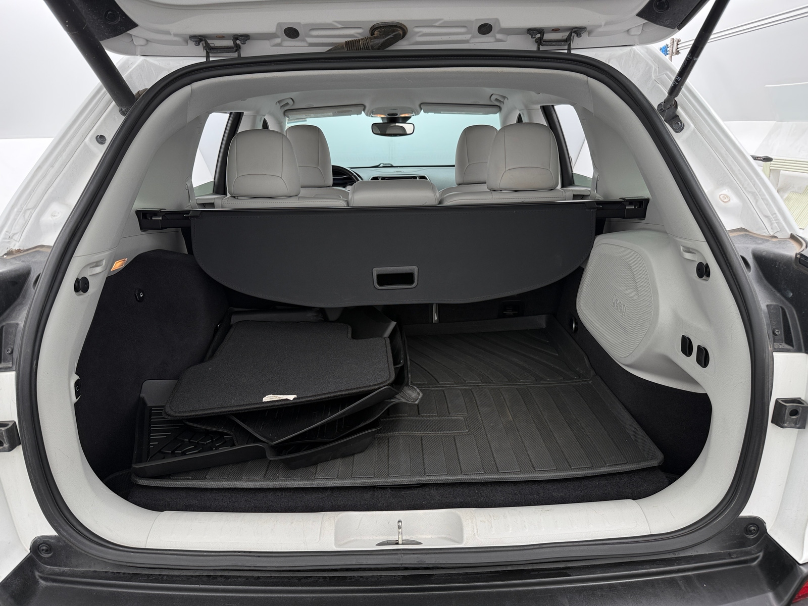 Thumbnail: 2020 Jeep Cherokee - 6