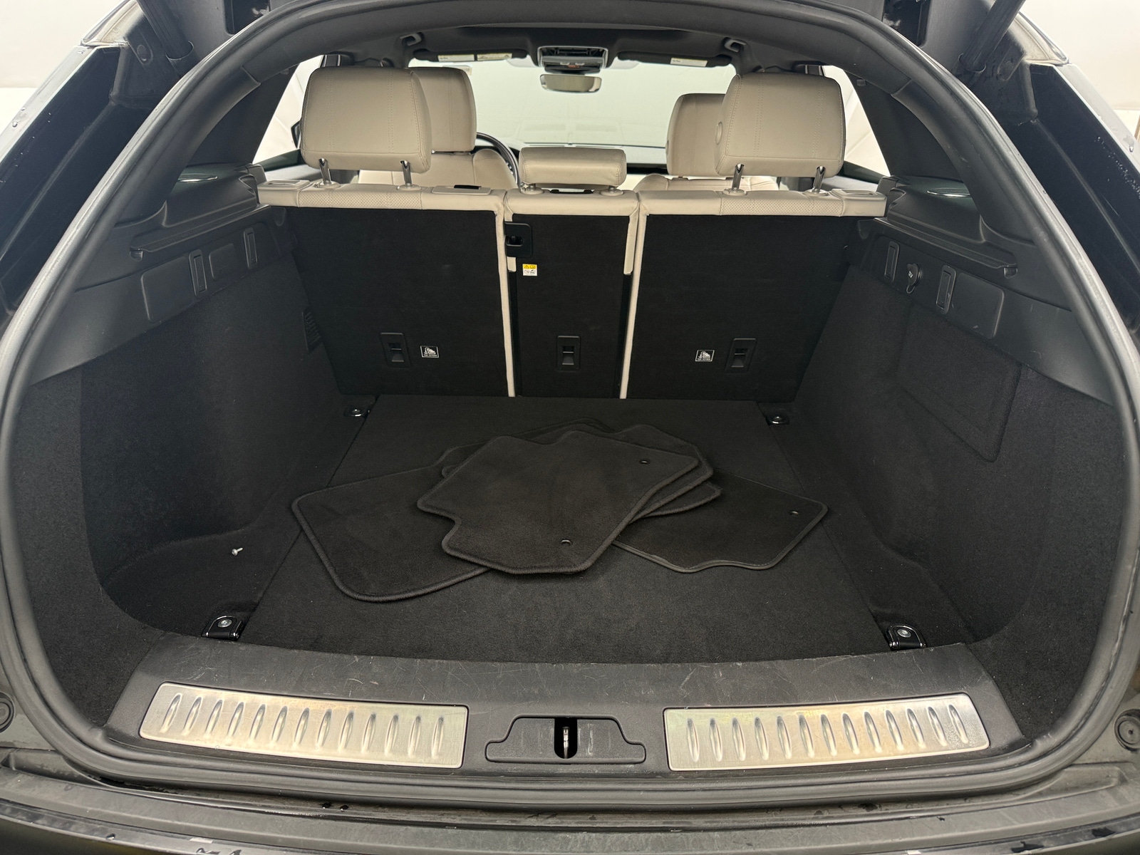 Thumbnail: 2019 Land Rover Range Rover Velar - 6