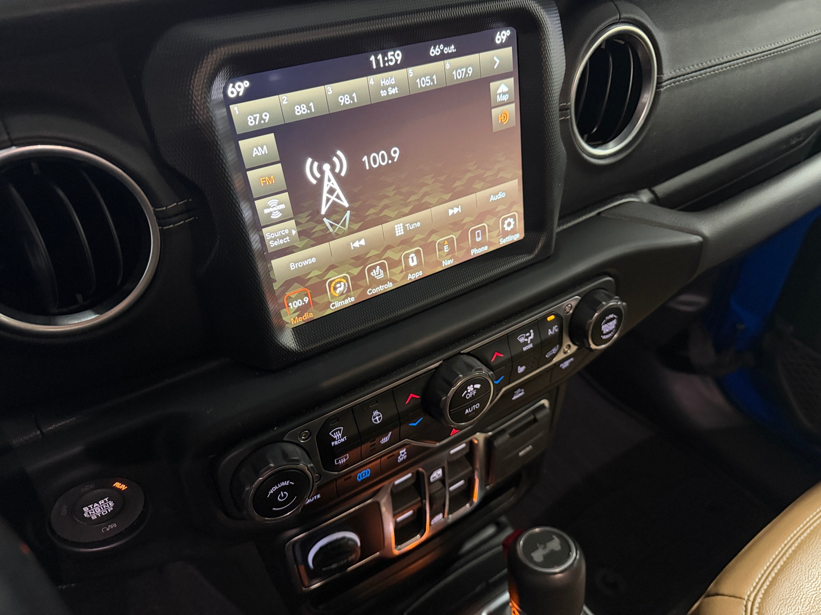 Thumbnail: 2022 Jeep Wrangler - 3