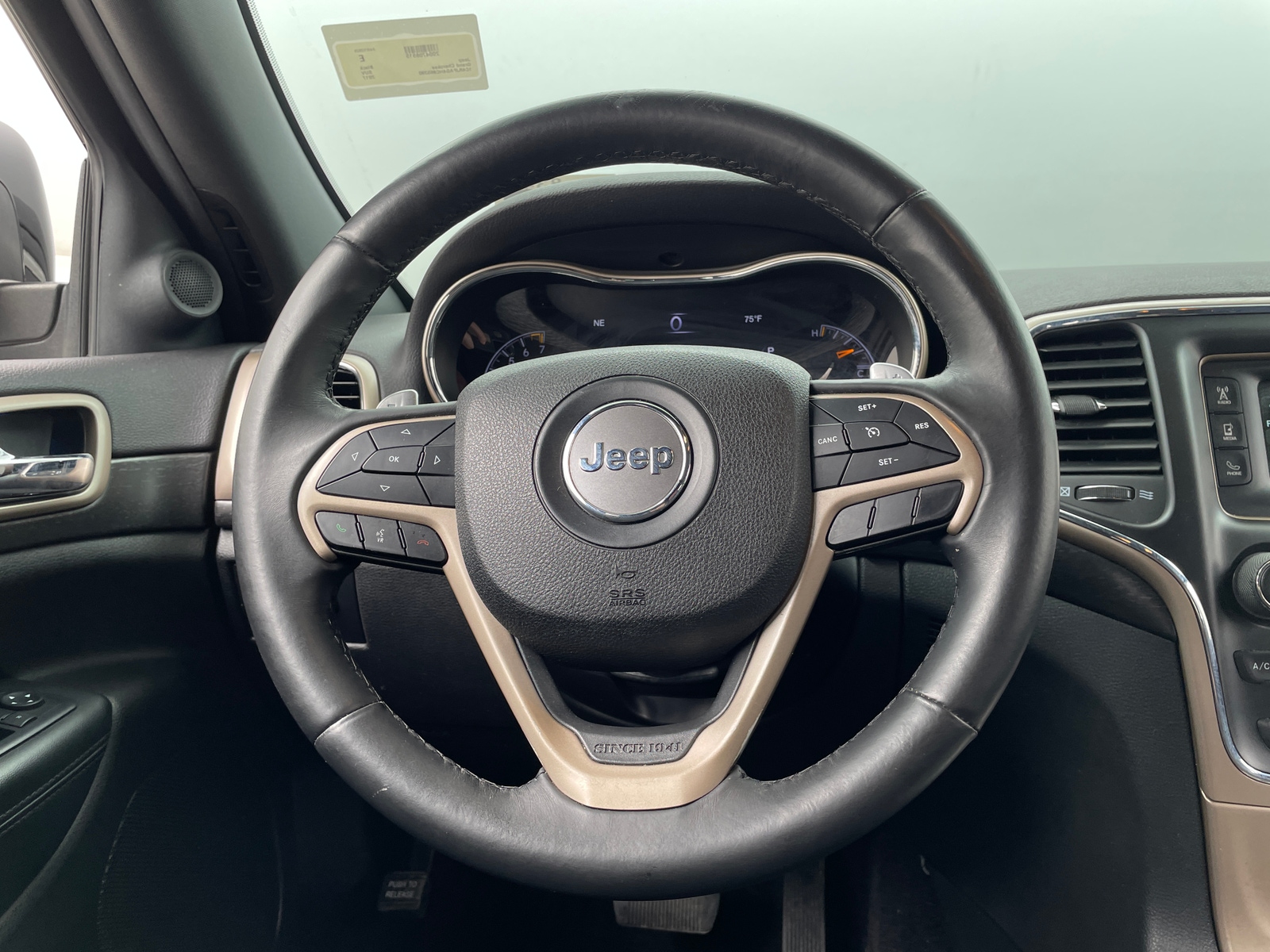 Thumbnail: 2017 Jeep Grand Cherokee - 5