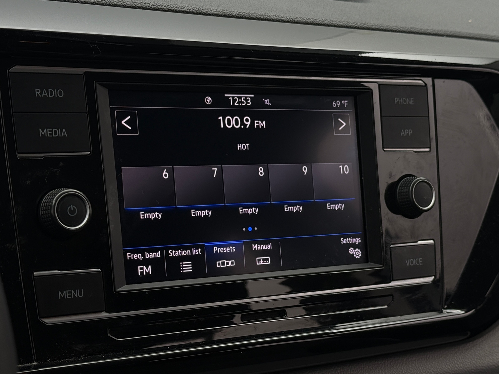 Thumbnail: 2024 Volkswagen Taos - 4