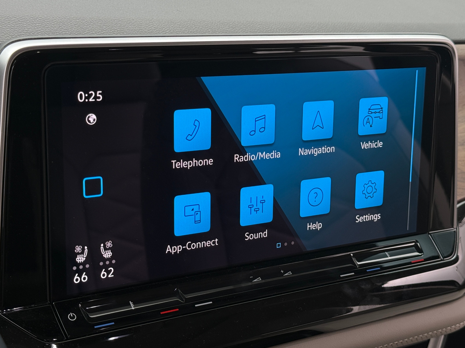 Thumbnail: 2025 Volkswagen Atlas - 3