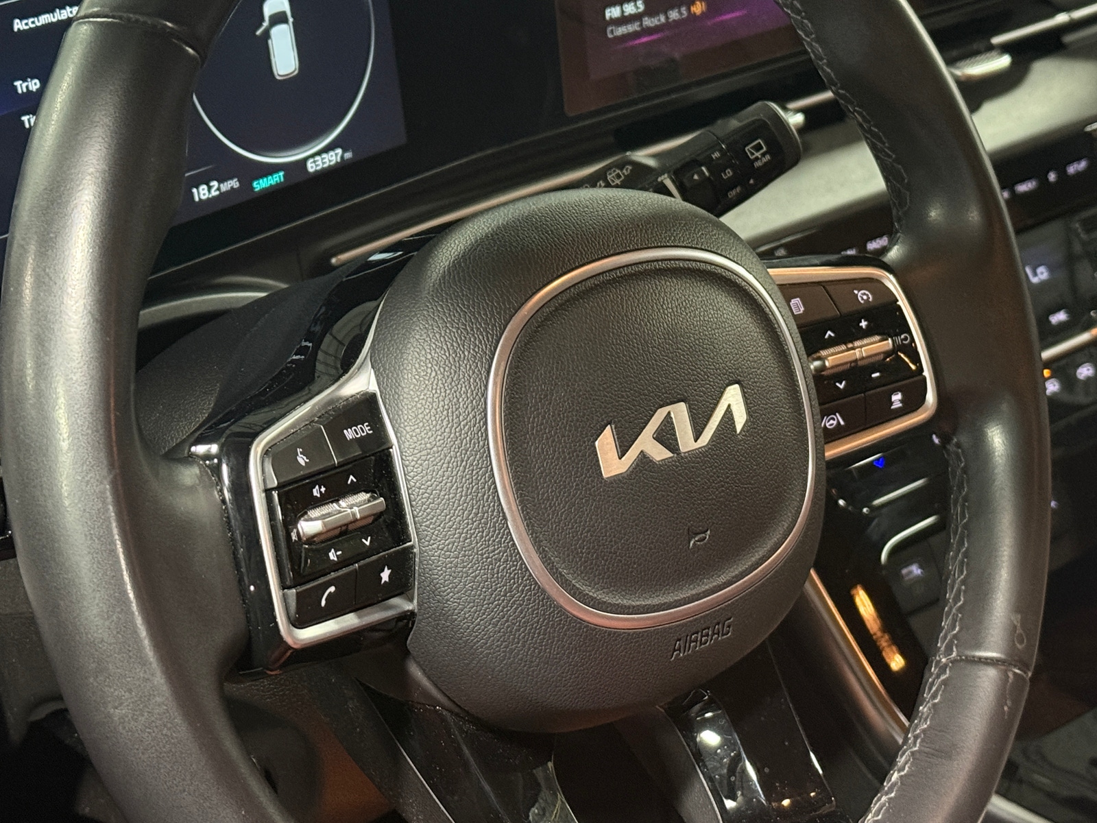 Thumbnail: 2023 Kia Carnival - 4