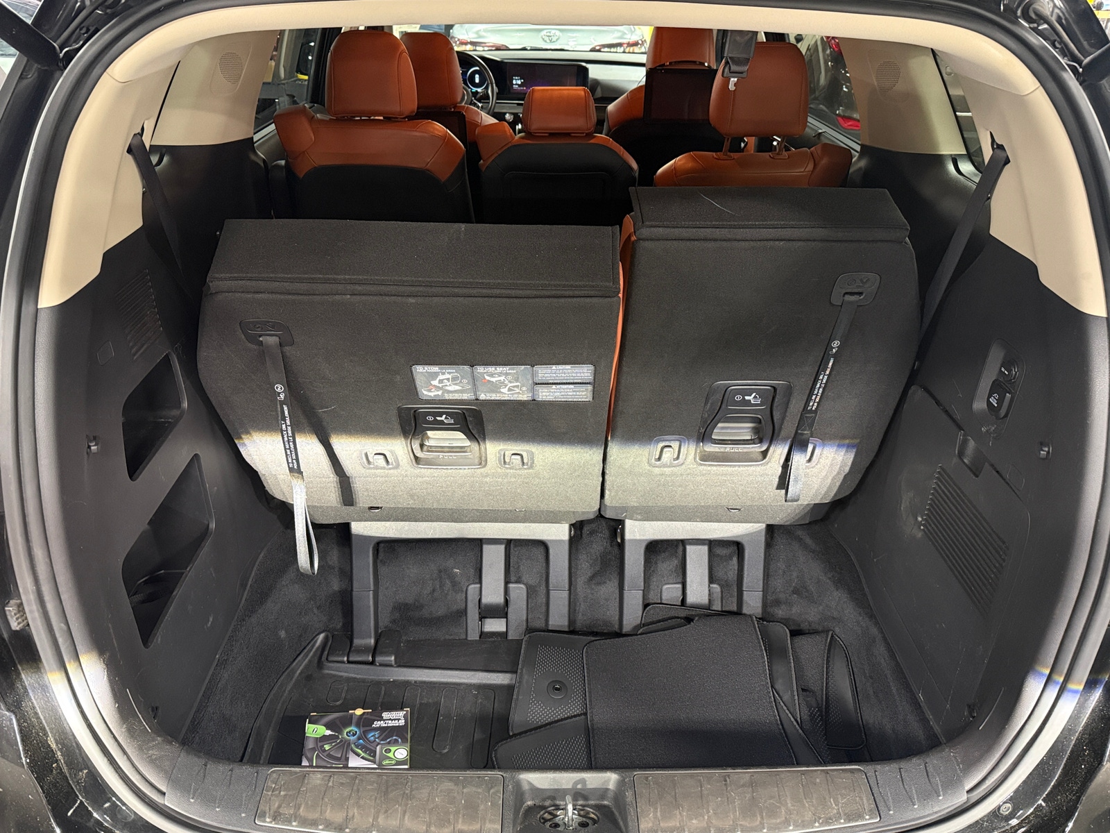 Thumbnail: 2023 Kia Carnival - 6