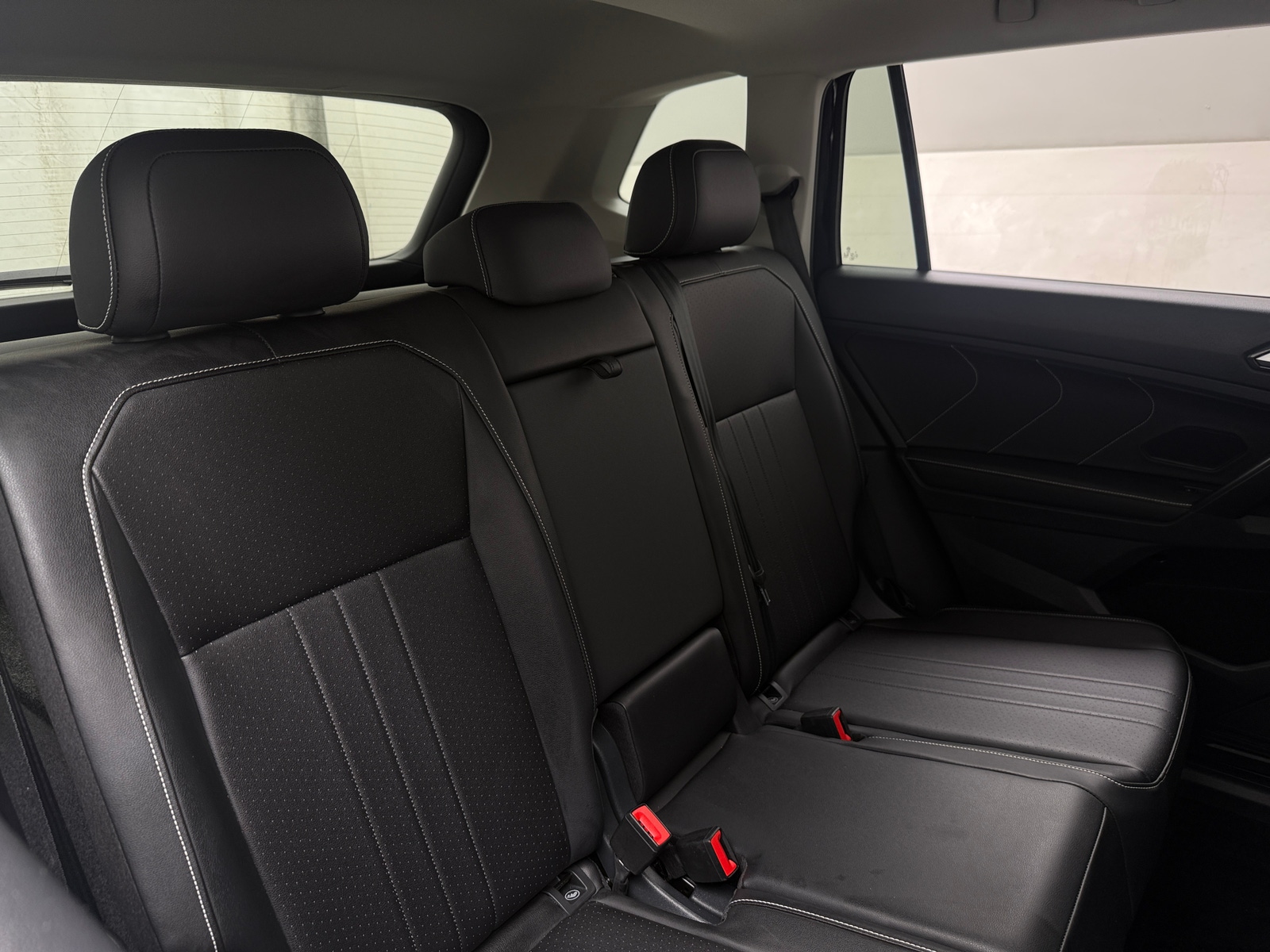 Thumbnail: 2023 Volkswagen Tiguan - 5