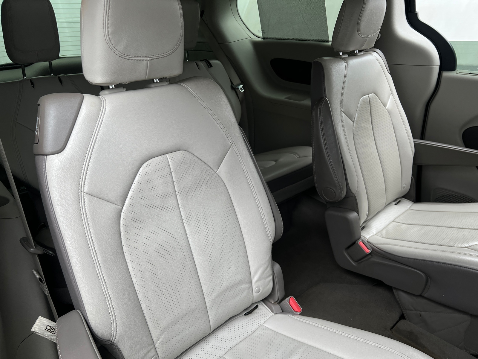 Thumbnail: 2018 Chrysler Pacifica - 5