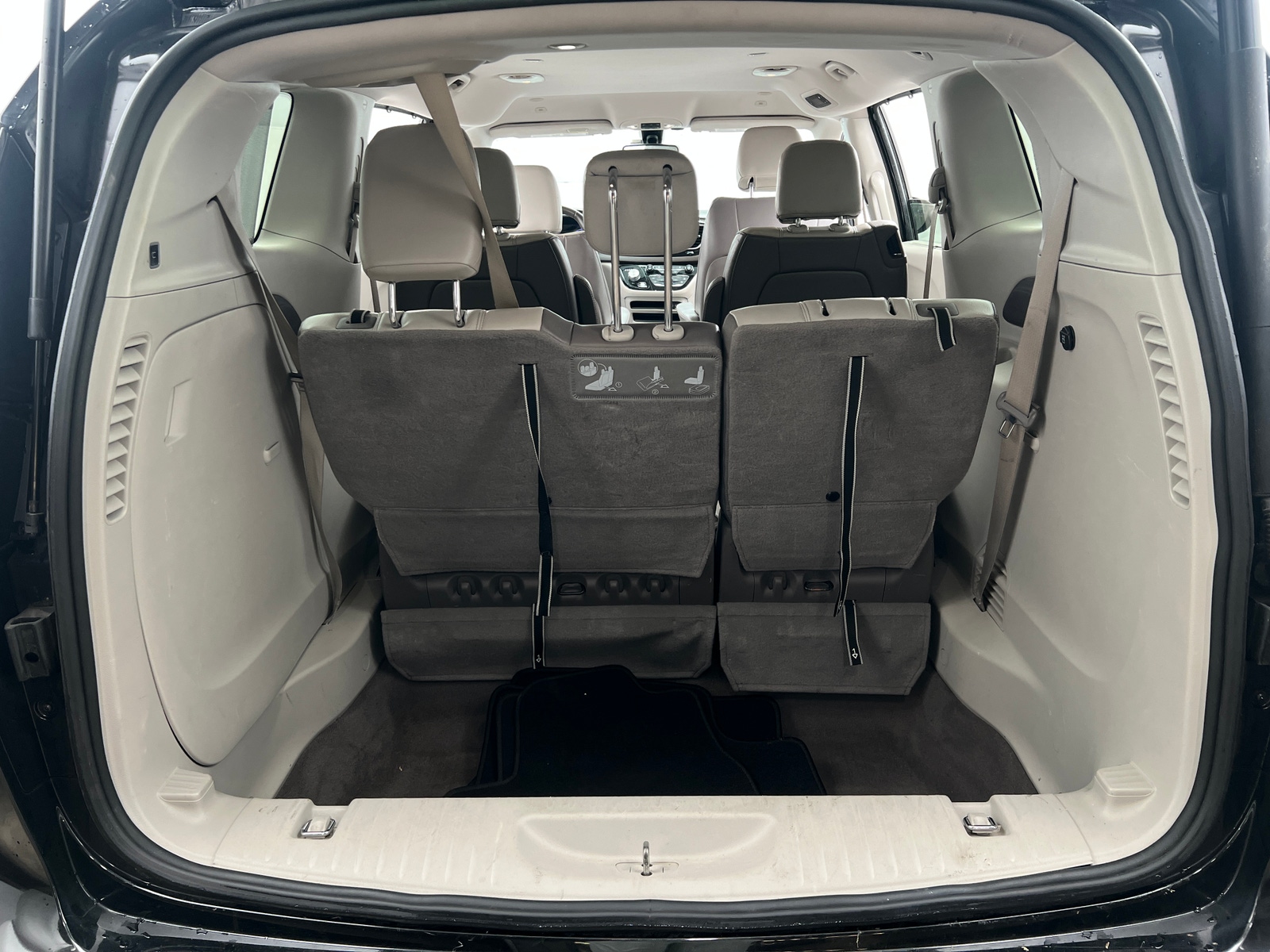 Thumbnail: 2018 Chrysler Pacifica - 6