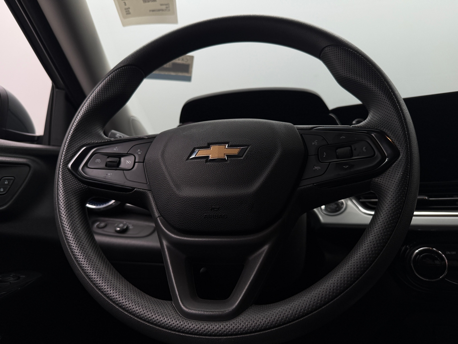 Thumbnail: 2025 Chevrolet Trax - 5