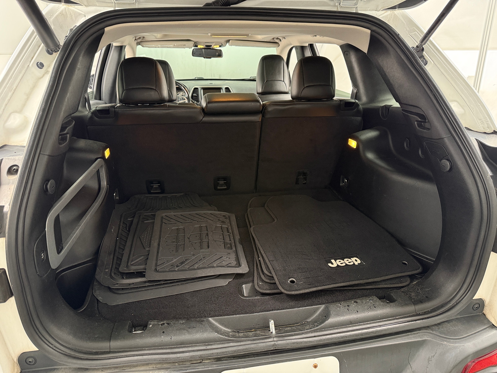 Thumbnail: 2018 Jeep Cherokee - 6