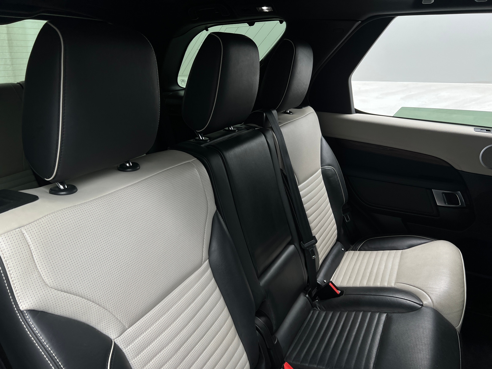 Thumbnail: 2021 Land Rover Discovery - 5