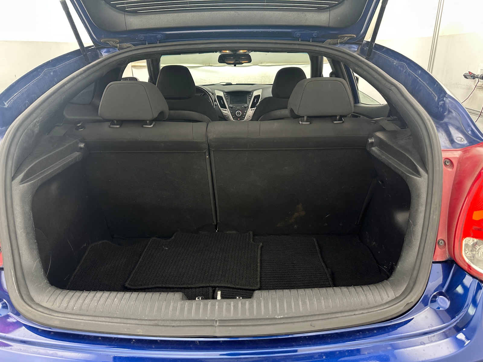 Thumbnail: 2017 Hyundai Veloster - 7