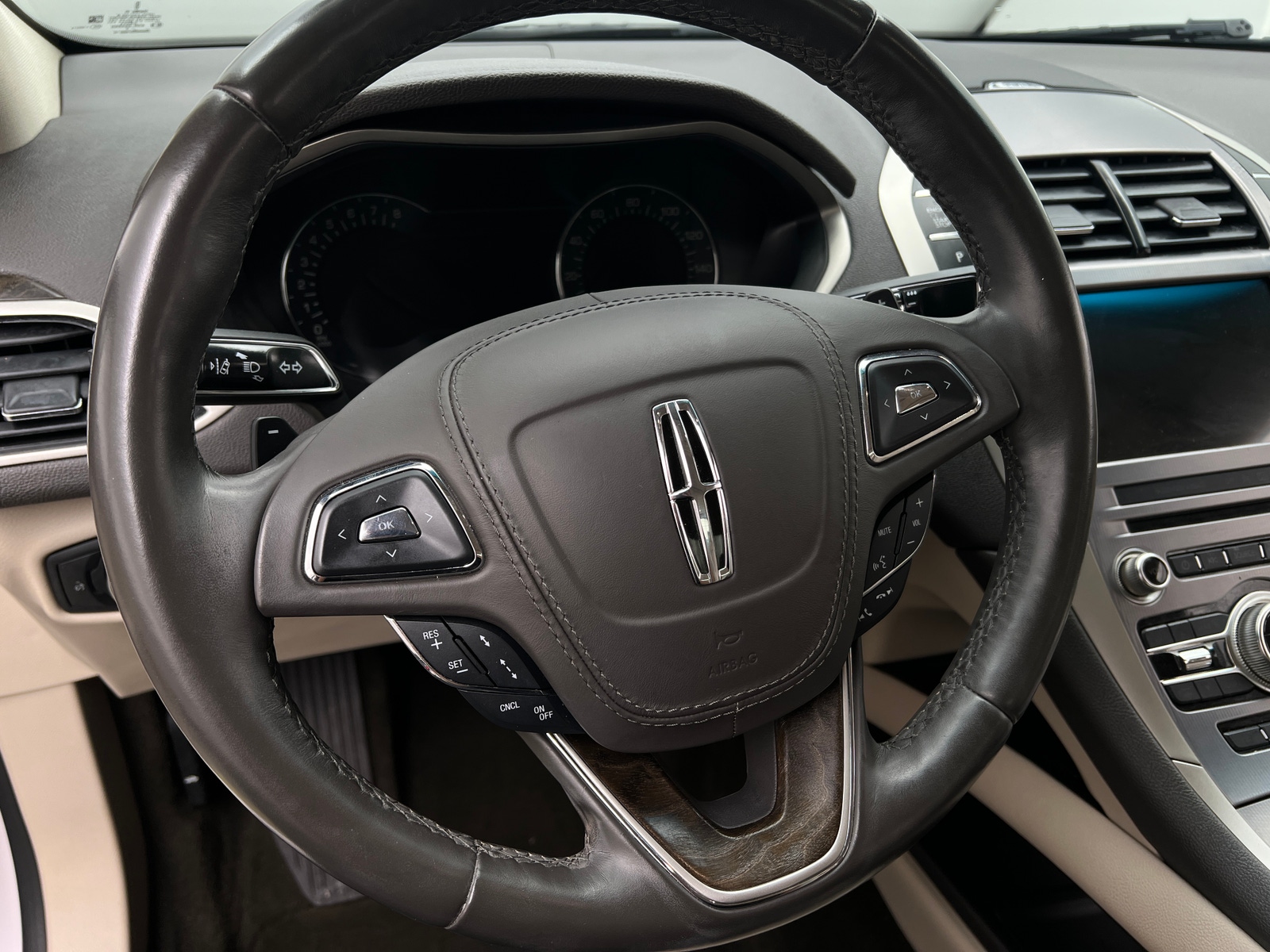 Thumbnail: 2019 Lincoln MKZ - 4