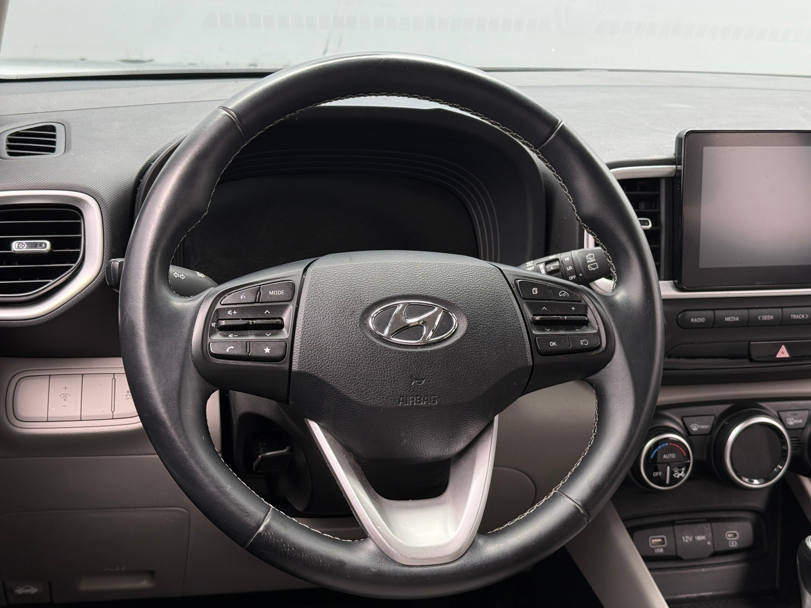Thumbnail: 2023 Hyundai Venue - 5