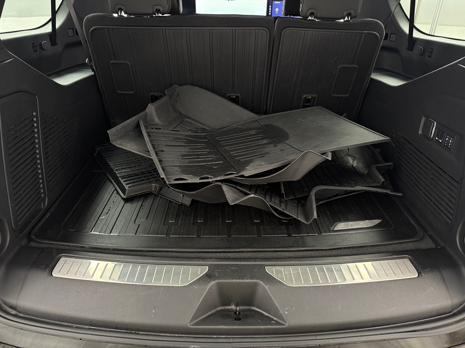 Thumbnail: 2025 GMC Yukon XL - 6