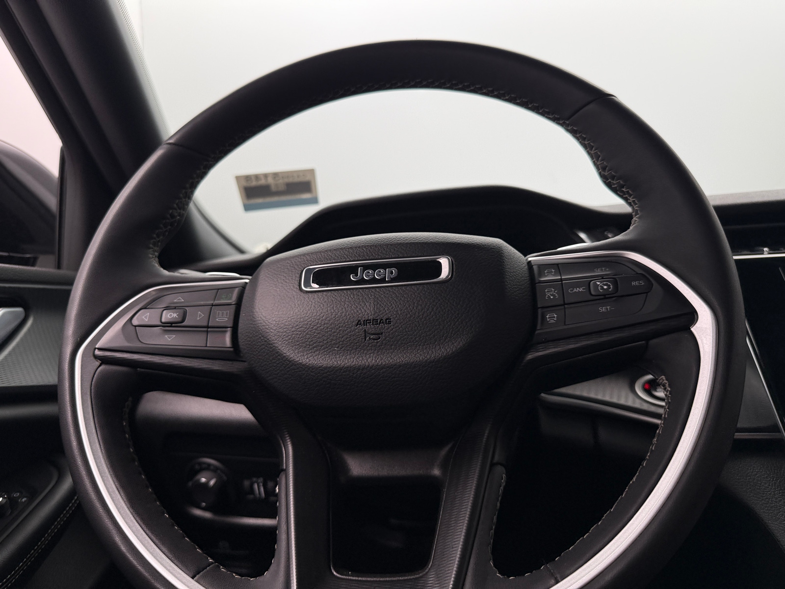 Thumbnail: 2024 Jeep Grand Cherokee L - 4