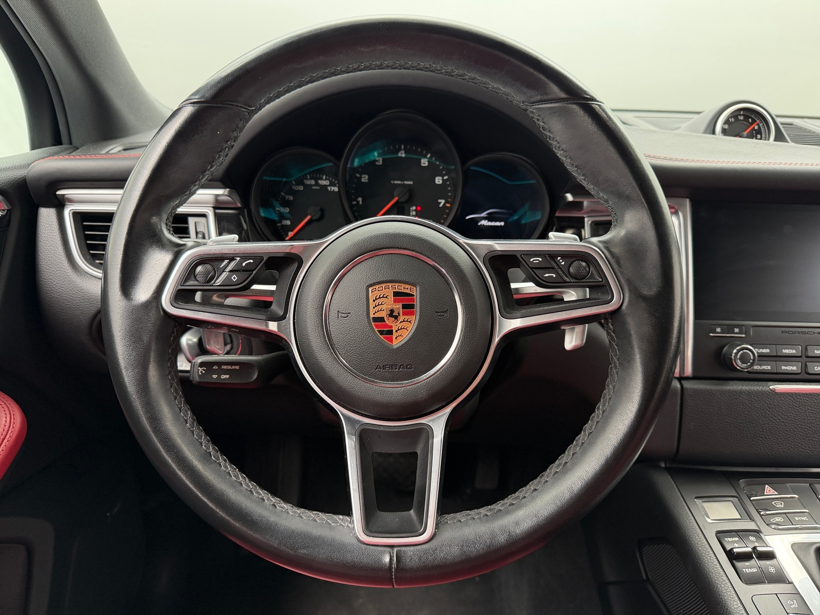 Thumbnail: 2018 Porsche Macan - 4