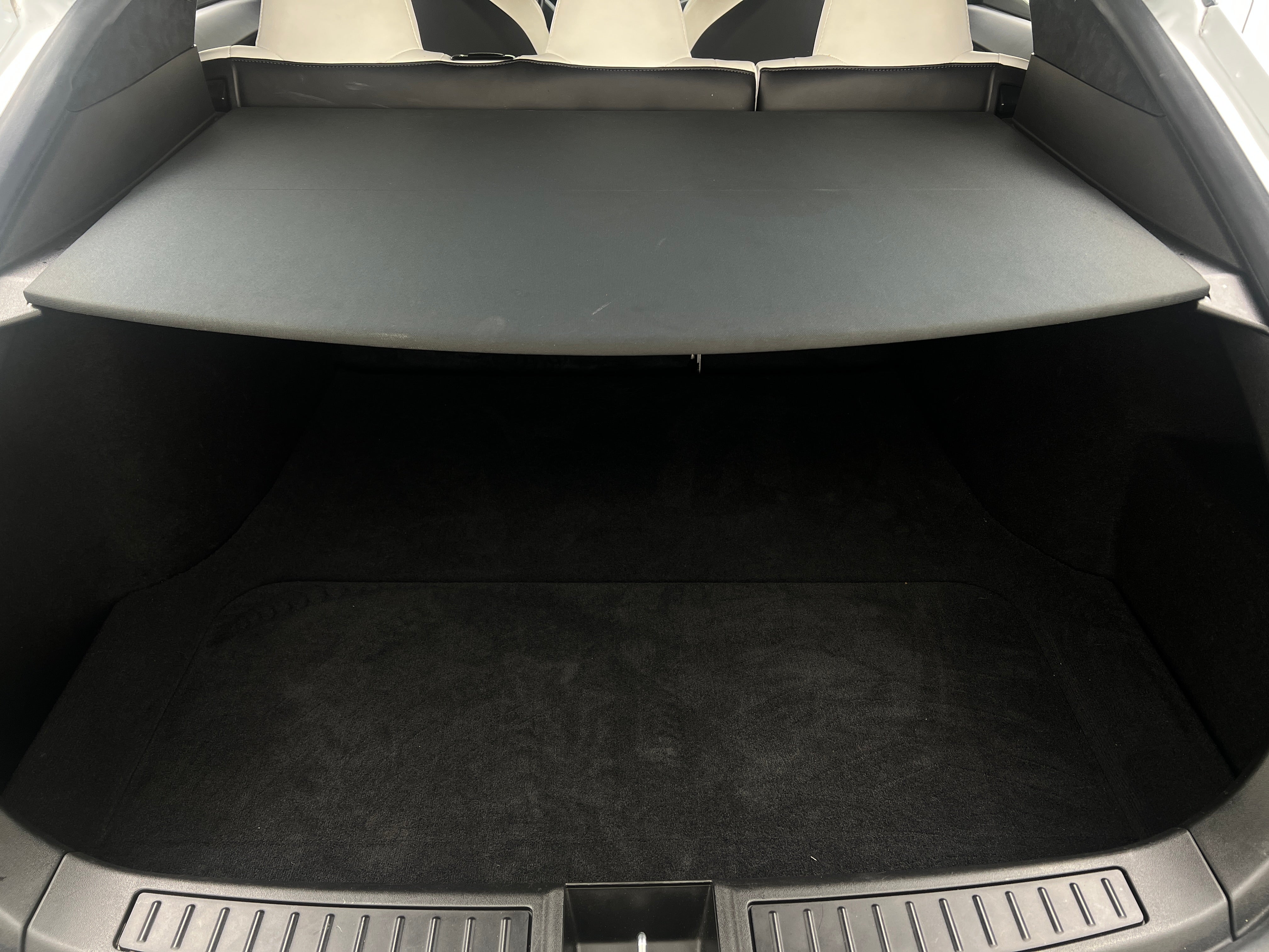 Used 2019 Tesla Model S Base with VIN 5YJSA1E2XKF330089 for sale in Oak Creek, WI