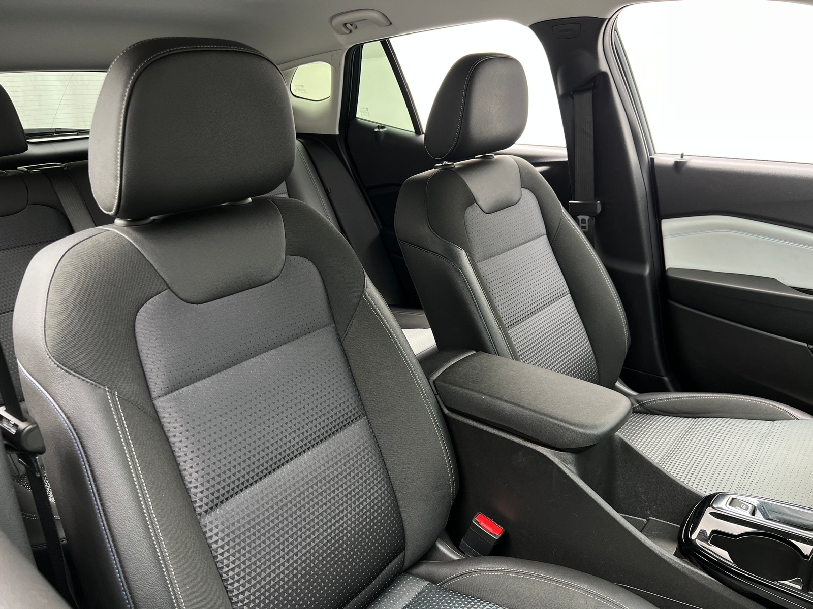 Thumbnail: 2025 Chevrolet Trax - 2