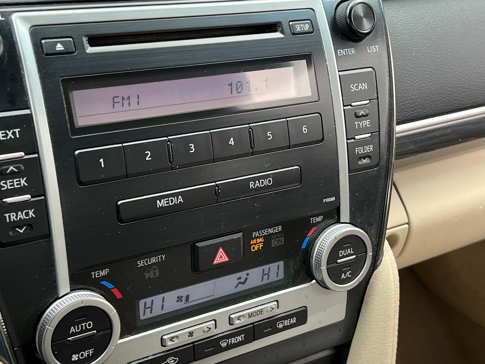 Thumbnail: 2012 Toyota Camry - 4