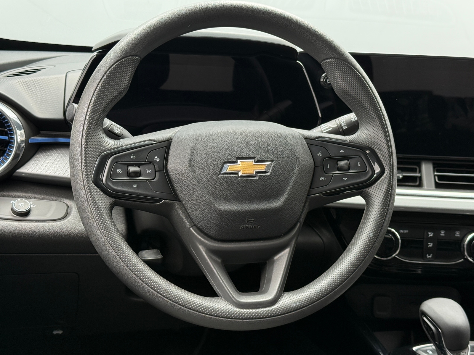 Thumbnail: 2025 Chevrolet Trax - 5