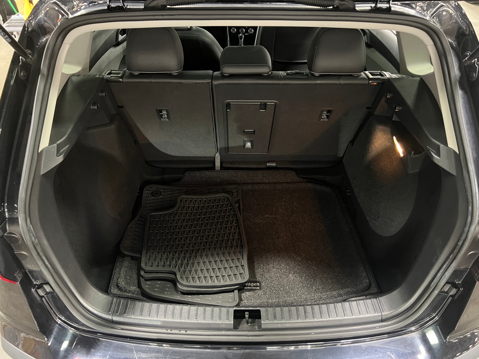 Thumbnail: 2023 Volkswagen Taos - 6