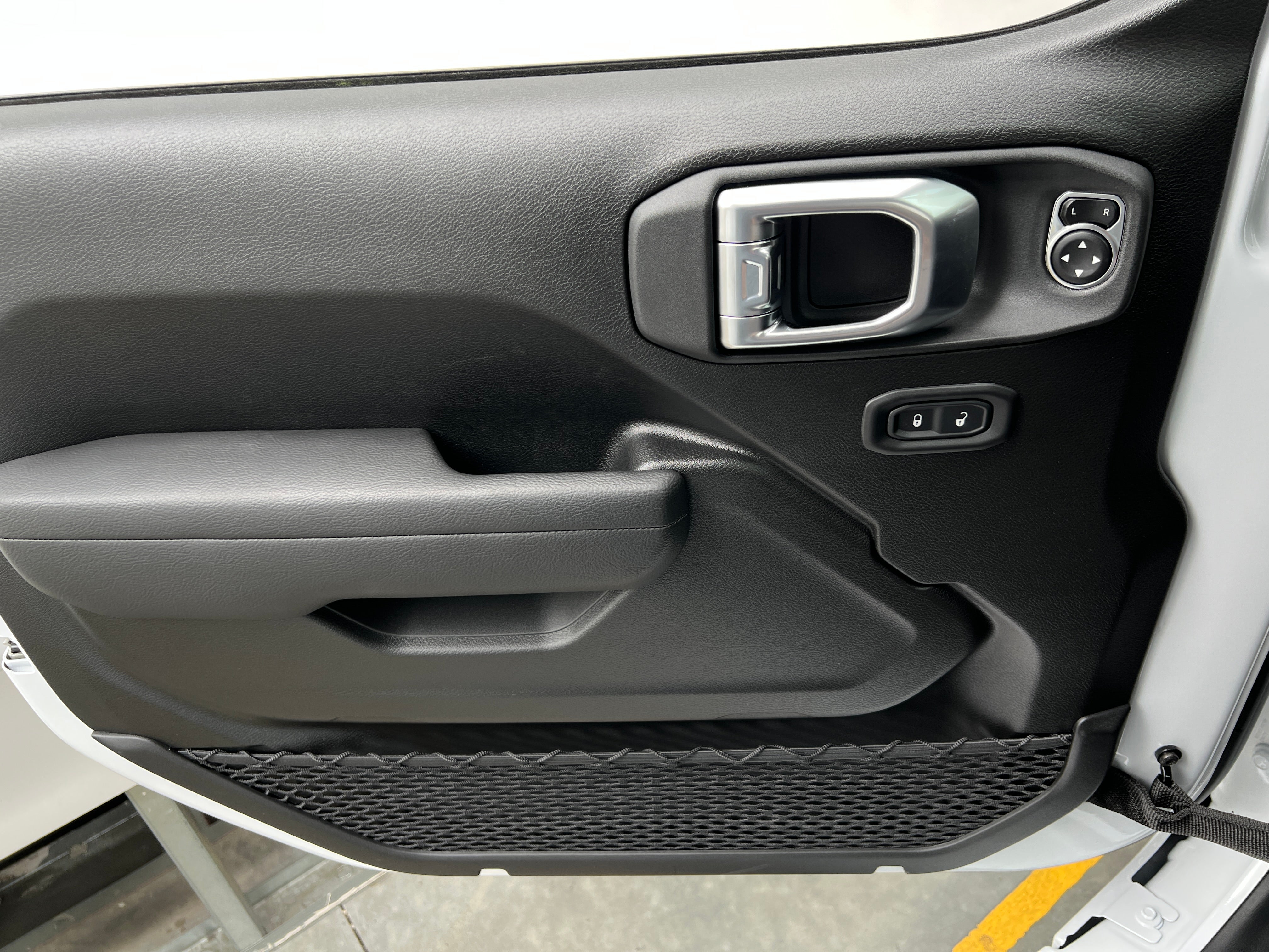 2026 Jeep Gladiator Willys - Photo 2