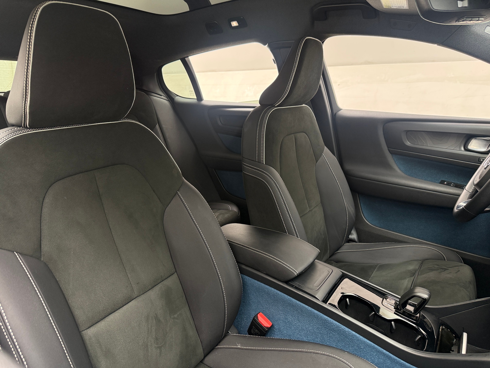 Thumbnail: 2022 Volvo C40 - 2