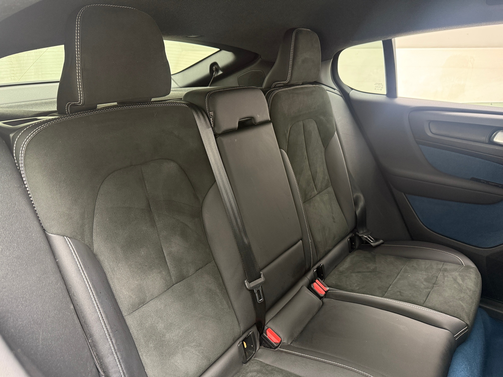 Thumbnail: 2022 Volvo C40 - 6